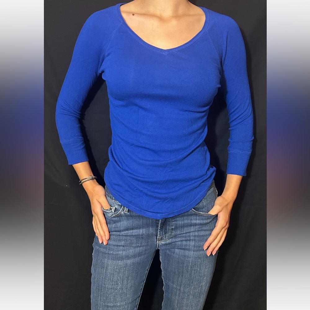 Cynthia Rowley top, blue v-neck shirt, three-quarter length sleeve size medium